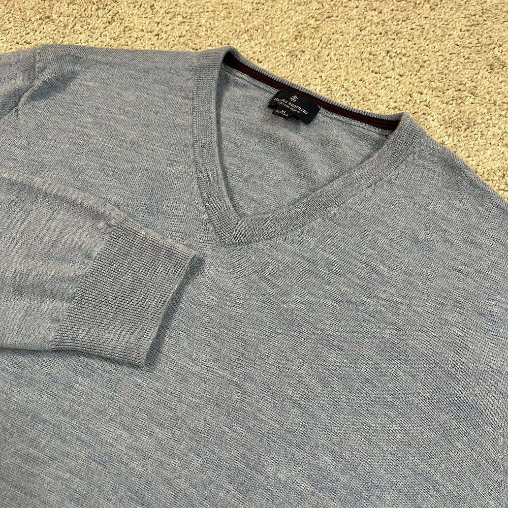 Brooks Brothers Merino Wool V-Neck Sweater XL Blue Lightweight Knit‎ Classic